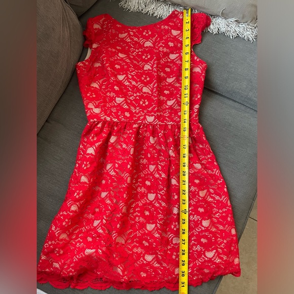 Red Lace Dress - Junior’s Size Small - Used But Like New - Forever 21 brand - Picture 6 of 7